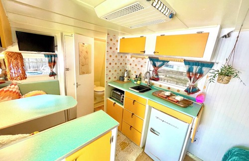 Dover Casa | Vintage Glamper Oasis in Downtown Dover, walk to downtown and Henry Law Park