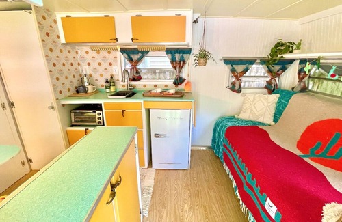 Dover Casa | Vintage Glamper Oasis in Downtown Dover, walk to downtown and Henry Law Park