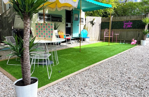 Dover Casa | Vintage Glamper Oasis in Downtown Dover, walk to downtown and Henry Law Park