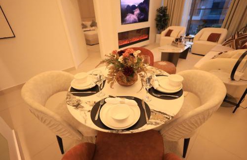 Nad Al Sheba Apartamento | VIP Experience Dubai Nad Al Sheba at Prime Views- Opposite Al Meydan Hotel- Modern Luxury Apartment