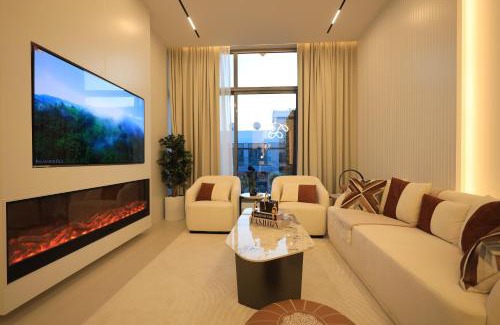 Nad Al Sheba Apartamento | VIP Experience Dubai Nad Al Sheba at Prime Views- Opposite Al Meydan Hotel- Modern Luxury Apartment