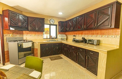 Bani Villa | Bani, descubre Villa Infinito, una mansión con piscina privada, playa privada.