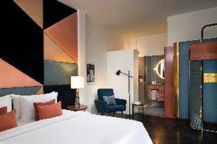 Downtown Siem Reap Hotel | Viroth's Villa