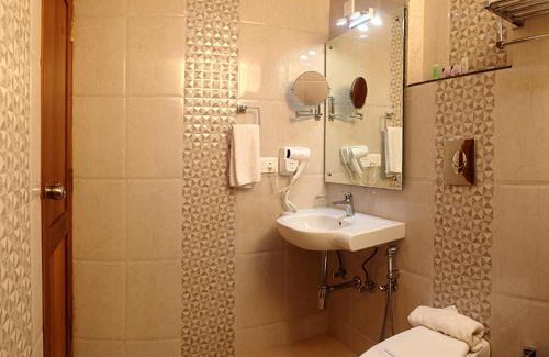 Kuppaayil Hotel | Vishnu Inn