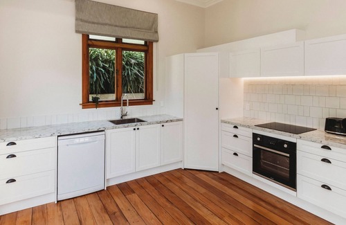 New Plymouth Cabaña | Vivian Cottage - Central City