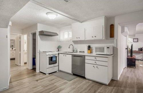 Forest Lawn Casa | Voyager's Hub- Calgary InnerCity 3BD 4Bed Sleeps 8