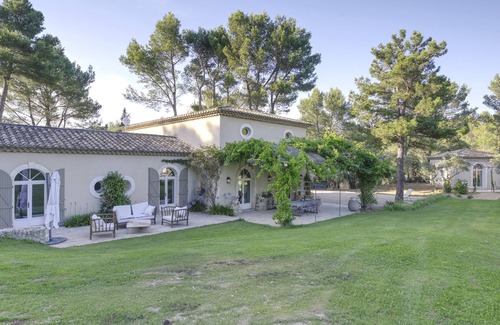 St.-Remy-de-Provence Chalet De Esquí | Vrbo Property