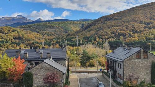 Castiello de Jaca Apartamento | VUT-HU-22-247 Fabuloso Apartamento con vistas a la montaña El Abedul Luga 23 Castiello de Jaca