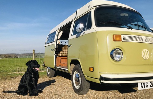 Ickham Casa | VW classic campervan, original interior, Kent hire
