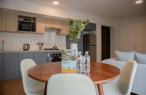 Leuro Apartamento | w Inviting 2BR w Balcony in Lively Miraflores