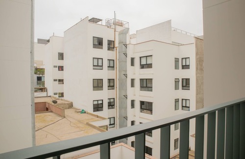 Leuro Apartamento | w Inviting 2BR w Balcony in Lively Miraflores