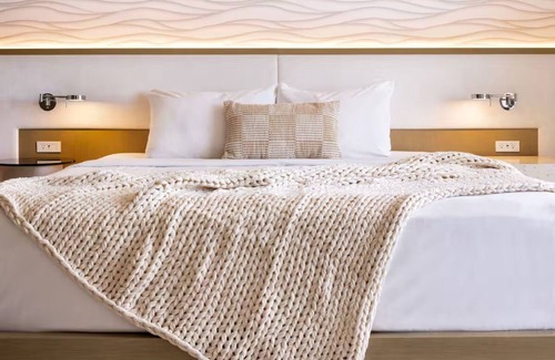 St. Pete Beach Hotel | Wagging Tails Welcomed! 2 Family-friendly Units! Onsite Parking, Pool!