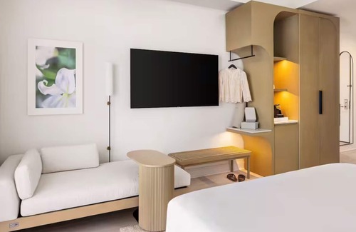 St. Pete Beach Hotel | Wagging Tails Welcomed! 2 Family-friendly Units! Onsite Parking, Pool!