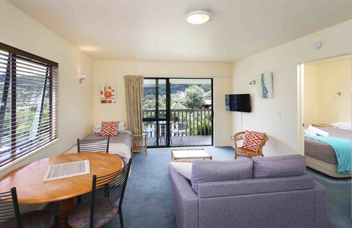 Ostend Hotel | Waiheke Island Motel