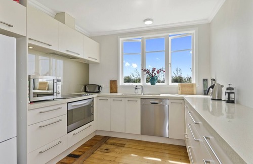 Waipu Casa | Waipu Dunes - with Spa Waterfront walk to the beach. Pet-Friendly! Waipu Cove