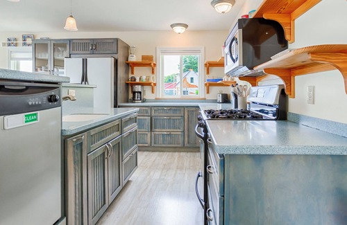 Penn Yan Casa | Wake and Lake: "Right Along Keuka Lake Wine Trail!"