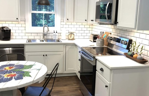 Etowah Cabaña | Wake up to a waterfall. Near Dupont, Brevard, Hendersonville.