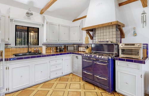 Los Angeles Casa | Walk 2 Universal Vintage Hollywood Hills Spanish Colonial House w/Views