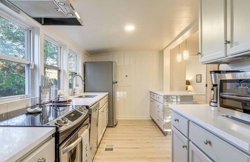 Roswell Cabaña | Walk Downtown & Canton Street: Roswell Retreat!