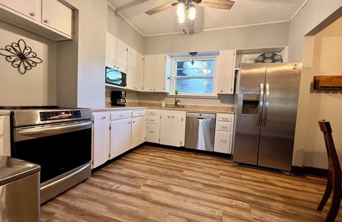 Salina Casa | Walk downtown, Charming 3 BR -2 King beds, Porch, Fire Pit, Theatre, Fenced Yard