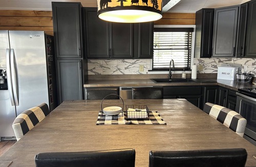 DuBois Cabina | WALK TO BIMINI BEACH! 5 Bedrooms /3 Baths / Sleeps 10