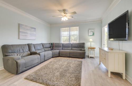 Calabash Apartamento | Walk to Crow Creek Golf Club Condo with Pool!