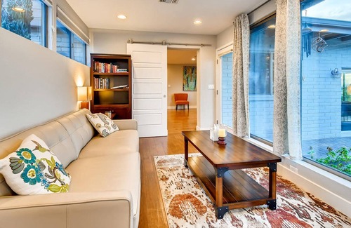 Paradise Valley Village Casa | Walk to Hiking! Views - 5BR - Remodeled