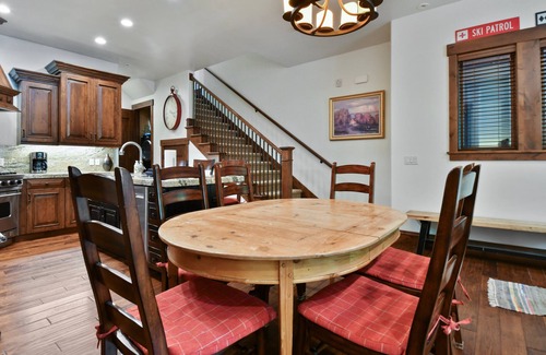 Park City Casa | Walk to Skiing, Exceptional Juniper Landing 2 BR, Private Hot Tub, Golf Course Views, Outdoor Pool