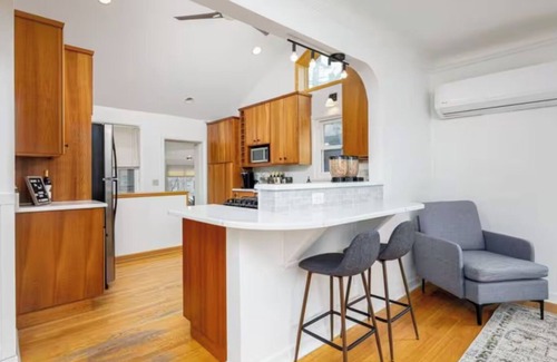 Ann Arbor Casa | Walk to the Big House, Sleeps 8, 4 bedrooms, 2 full bathrooms, 3 living rooms