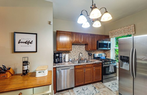 Corryville Casa | Walk to University of Cincinnati: Historic Home!