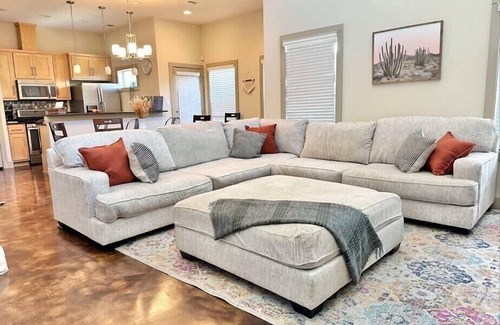 Central East Austin Casa | Walk to UT and Moody Center. Spacious and Cozy Retreat