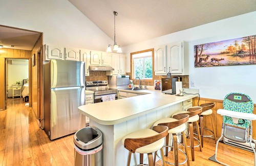 Albrightsville Cabaña | Walk to Wolf Run Lake: Cottage w/ Furnished Deck