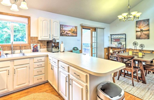 Albrightsville Cabaña | Walk to Wolf Run Lake: Cottage w/ Furnished Deck