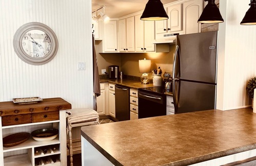 Broadmoor Cabaña | Walkable to The Broadmoor Hotel, Seven Falls and Stratton Open Space