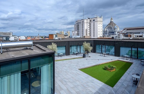 Jewish Quarter Apartamento | Walking Distance to Grote Markt! Family-friendly Property, City Views & Kitchen!