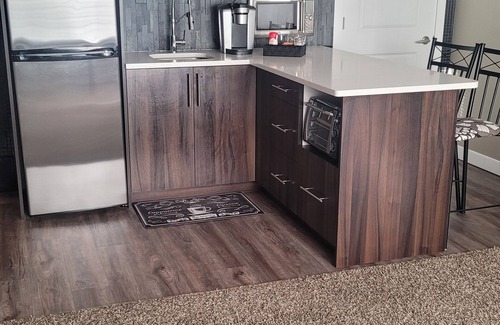 Cochrane Apartamento | Walkout Basement Suite with Private Hot Tub