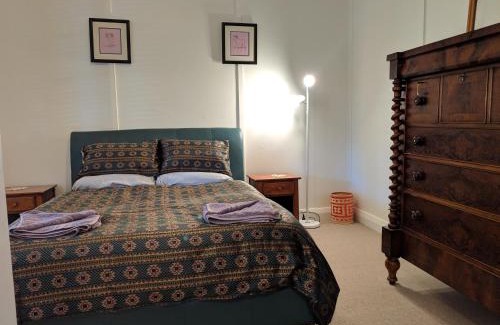 Bridgetown Casa | Walnut Cottage - 2 bedroom pet friendly country cottage