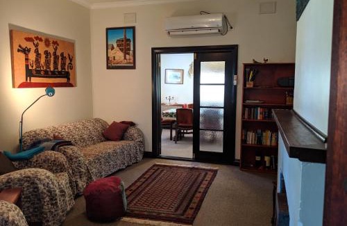 Bridgetown Casa | Walnut Cottage - 2 bedroom pet friendly country cottage