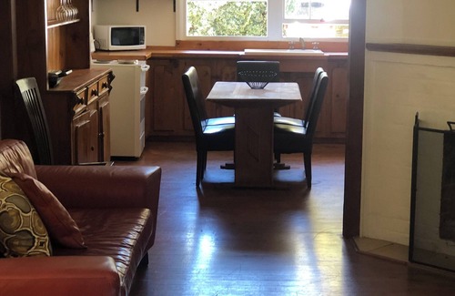 Wamberal Casa | Wamberal 3 bedroom beach holiday cottage