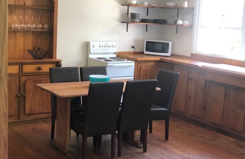 Wamberal Casa | Wamberal 3 bedroom beach holiday cottage