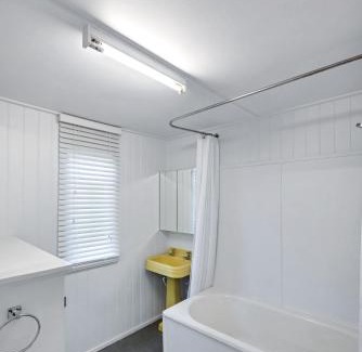 Wandal Casa | Wandal Haven On McKelligett 1 King 2 Doubles -Wifi