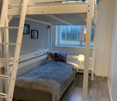 Reittio Apartamento | Wanha Koulu Tahko Onnela, 4mh, Palju, Sauna, Tupakeittiö, Wifi, Liikuntasali, RinteetSpaRavintola 6km, Lemmikit OK, Edukas