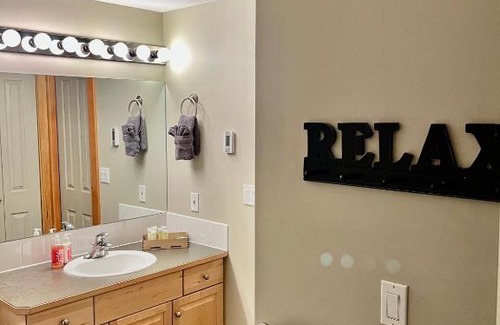 Canmore Apartamento | Wanna get away this Winter and next Summer and Fall at the Crossing