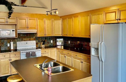 Canmore Apartamento | Wanna get away this Winter and next Summer and Fall at the Crossing