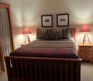 Canmore Apartamento | Wanna get away this Winter and next Summer and Fall at the Crossing