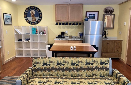 Gardiner Cabina | Wapiti Cabin - a Wolf Crossing Cabin next to Yellowstone