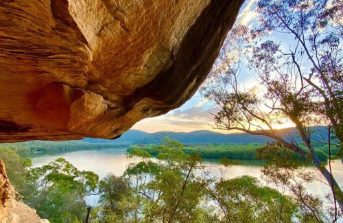 Singletons Mill Cabaña | Warami River Cottage - Waterfront, Private Pontoon, Pool, Games Room & more!