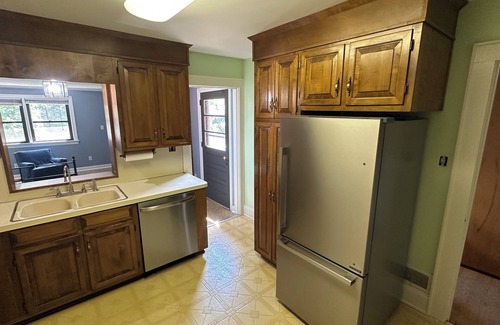 Oakwood Historic District Casa | Washer/Dryer, Smart TV, Desk, Internet, Yard, Driveway parking, Sidewalks & more