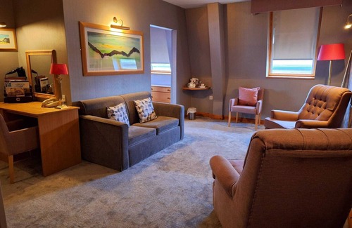 Stainburn Hotel | Washington Central Hotel and Sleepwell Inn