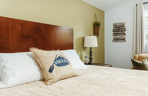 Plover Casa | Washington Manor Room #2